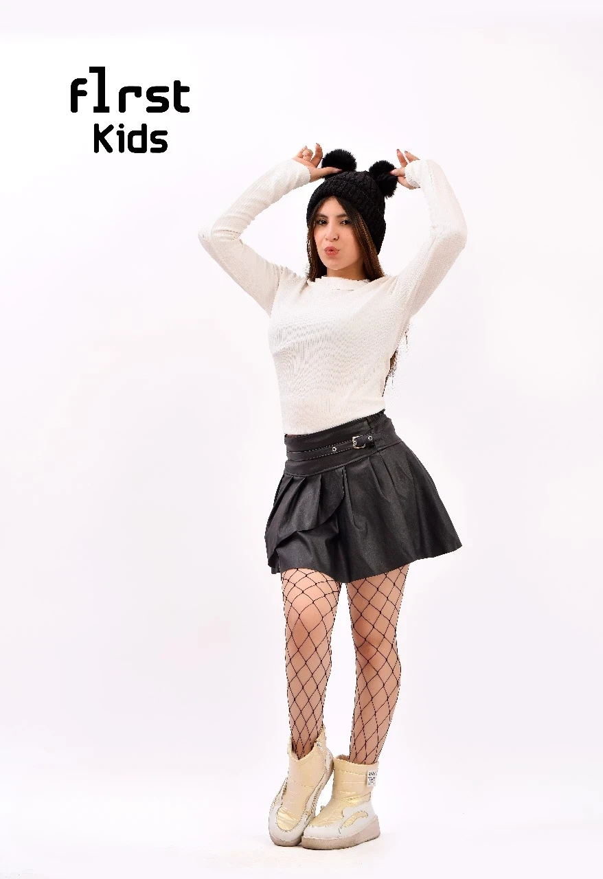 pleated mini black skirt