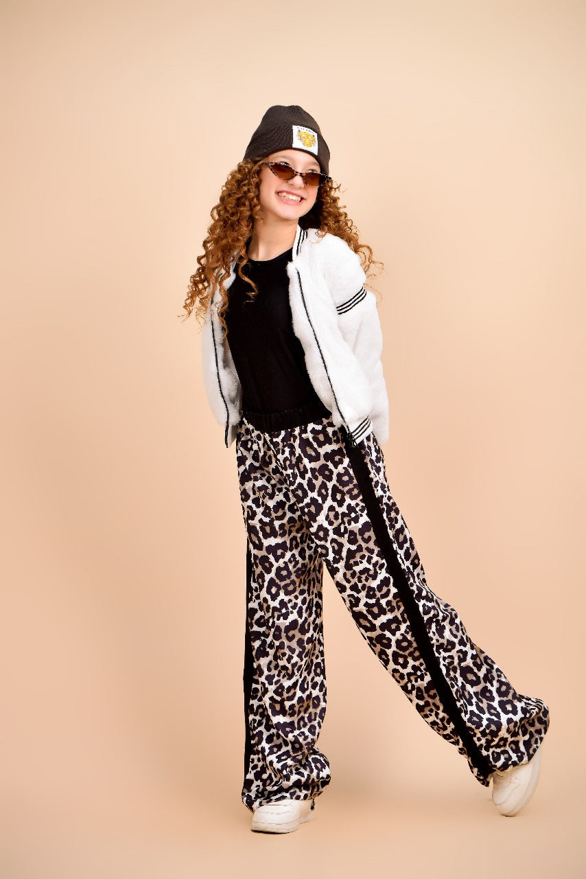 sporty striped cuffs and shoulder jacket